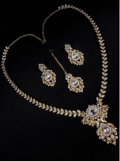 Stonestudded Jewelry Set